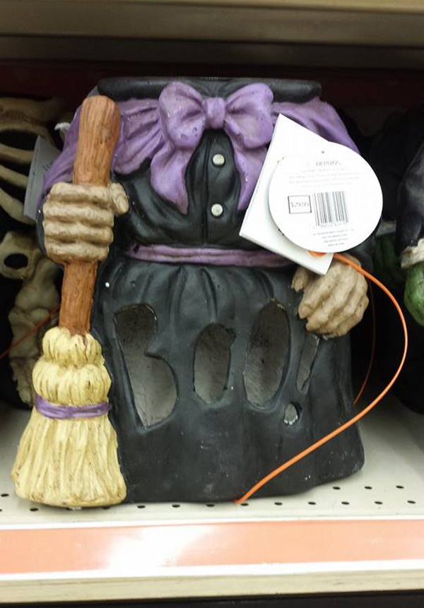 robyn-1-withc-pumpkin-stand