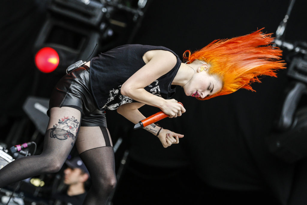 Actual Human Being Hayley Williams singing in a live performance. 